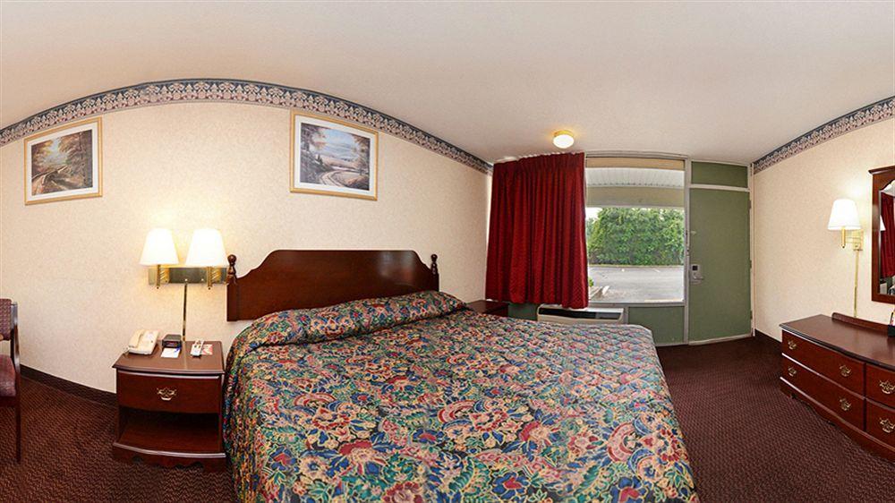 Red Carpet Inn & Suites Carneys Point/Wilmington Exterior photo