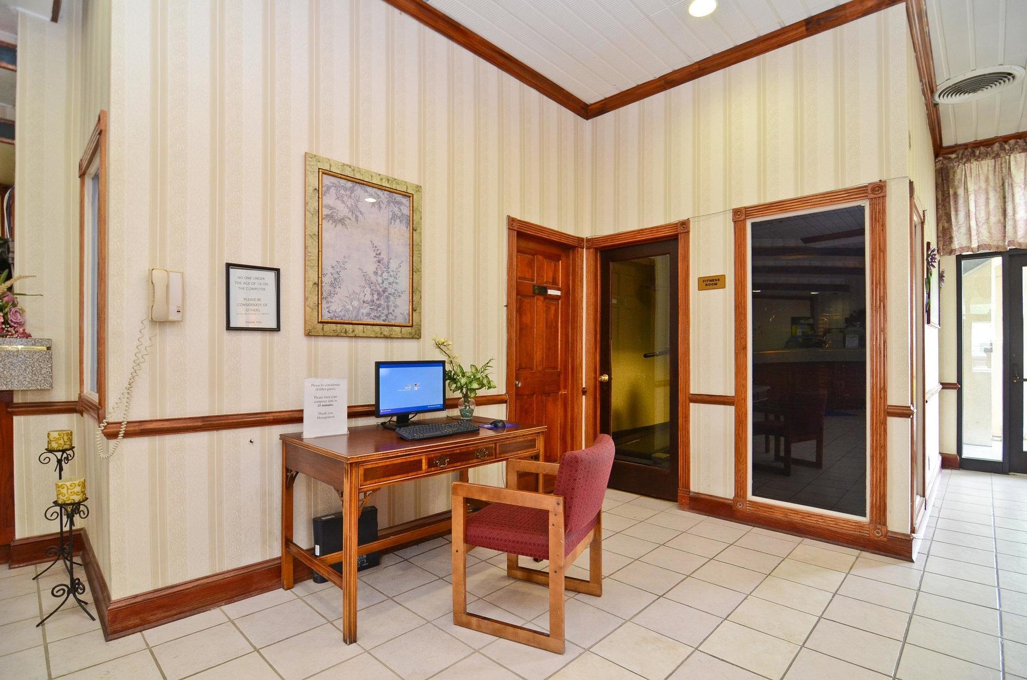Red Carpet Inn & Suites Carneys Point/Wilmington Exterior photo